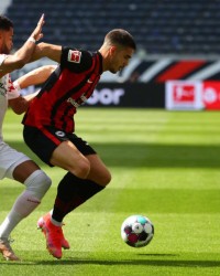  德甲新军圣保利主场首秀爆冷取胜  