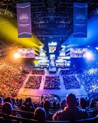  沃尔夫斯堡主场灯光故障延期比赛  