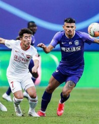  特鲁瓦年轻门将高接抵挡，多次神扑保住球队保级希望