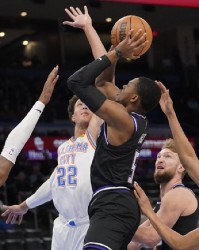  福克斯三双国王送雷霆四连败  