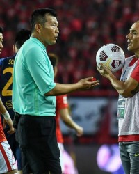  VAR争议判罚引发主帅集体炮轰  