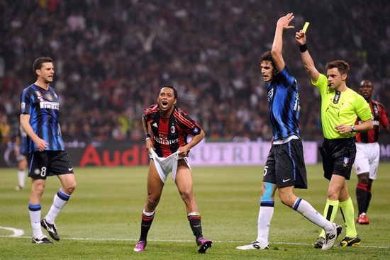  AC米兰争议判罚引发争议  